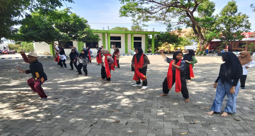 SMKN 1 Banyuanyar Adakan Ekstrakurikuler Seni Tari Setiap Jumat.