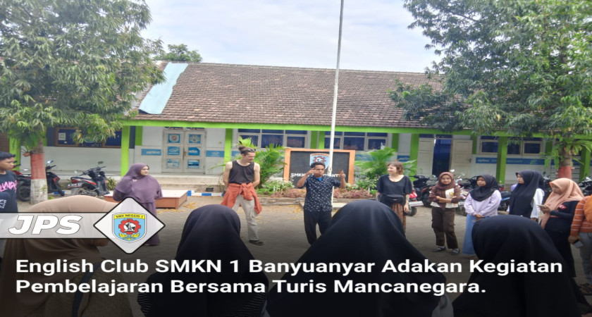 English Club SMKN 1 Banyuanyar Adakan Kegiatan Pembelajaran Bersama Turis Mancanegara