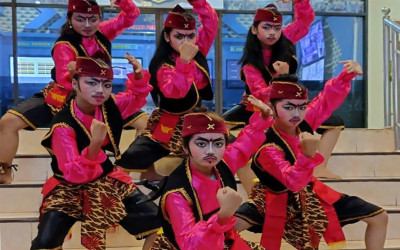 Penampilan Tari Memukau di Acara Pembukaan Survei Akreditasi Klinik Pratama Polres Kota Probolinggo